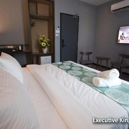 Solid Hotels Johor Bahru Exterior foto